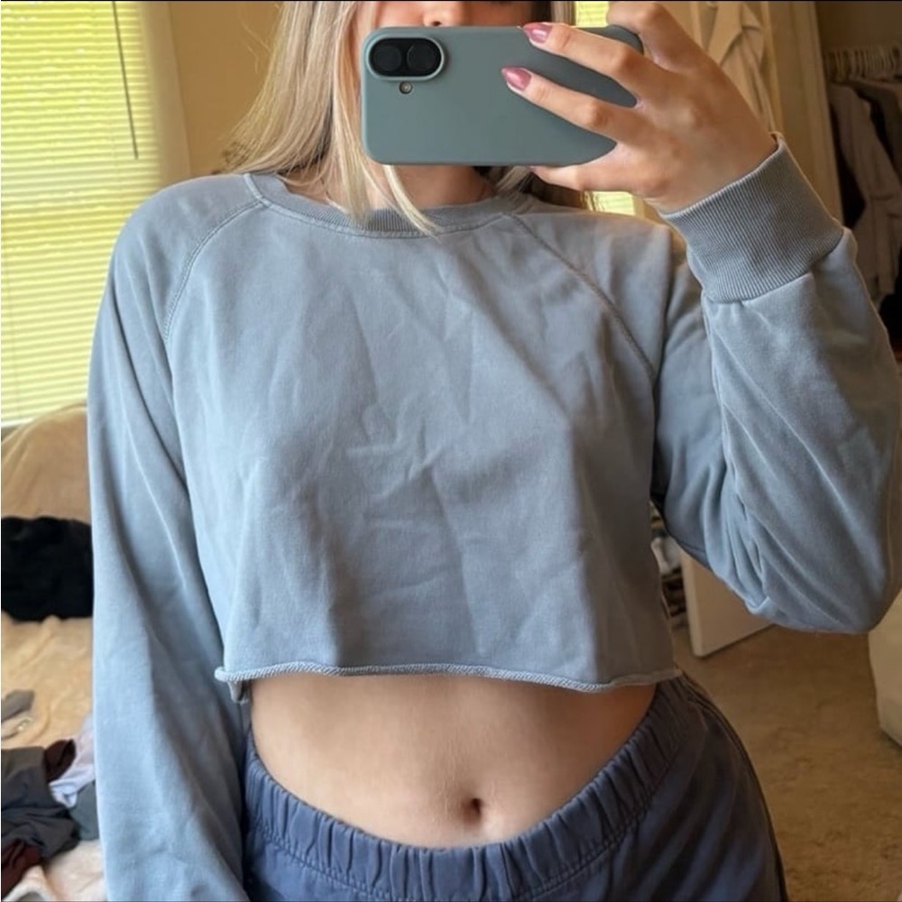 Forever 21 Grey Long Sleeve Crop Top